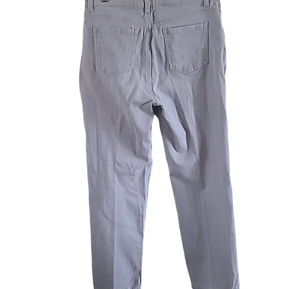 Excellent Gloria Vanderbilt Amanda Classic Fit Jeans – Size 12P, Soft Gray Denim - Picture 7 of 10